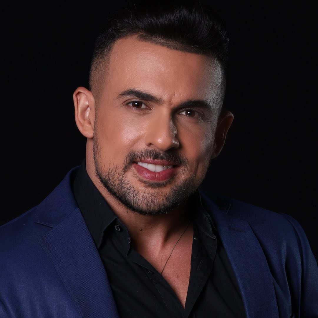 Essa imagem tem o objetivo de mostrar o Dr Igor Barcelos, médico Endocrinologista, Especialista em Reposição hormonal, implantes hormonais, emagrecimento, performance. Ele faz atendimentos online e presencial